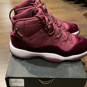 Air Jordan Retro 11 Maroon 4.5Y